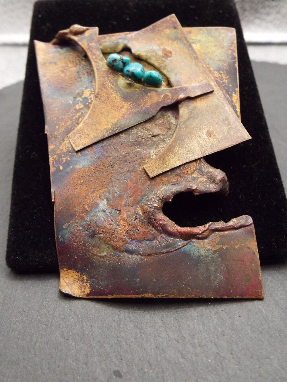 BRUTALIST ARTISTIC HANDMADE OXIDIZED COPPER W/TURQUOISE CHIPS SPEAKING MAN PIN M